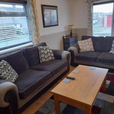 Quiet 3 Bed Close To The A1 뉴턴에이클리프 외부 사진
