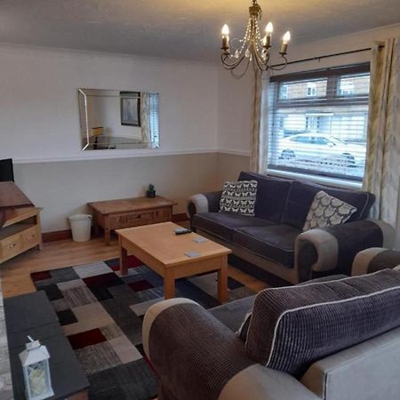 Quiet 3 Bed Close To The A1 뉴턴에이클리프 외부 사진