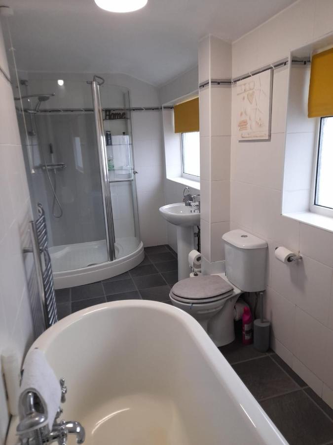Quiet 3 Bed Close To The A1 뉴턴에이클리프 외부 사진