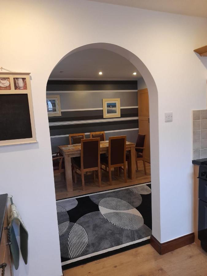 Quiet 3 Bed Close To The A1 뉴턴에이클리프 외부 사진