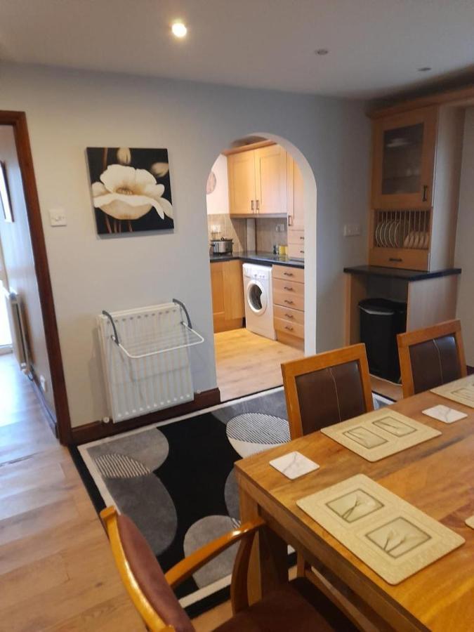 Quiet 3 Bed Close To The A1 뉴턴에이클리프 외부 사진