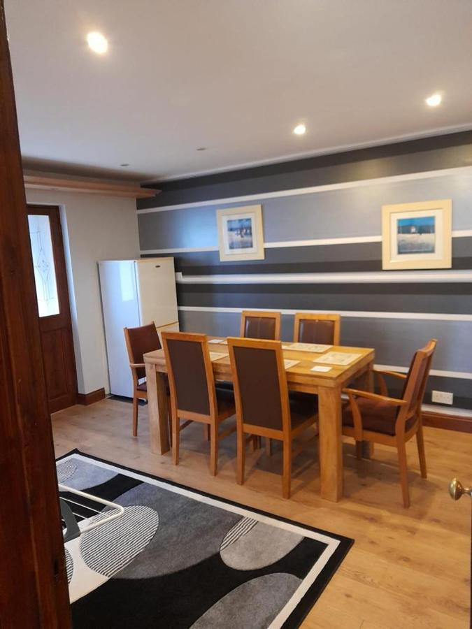 Quiet 3 Bed Close To The A1 뉴턴에이클리프 외부 사진