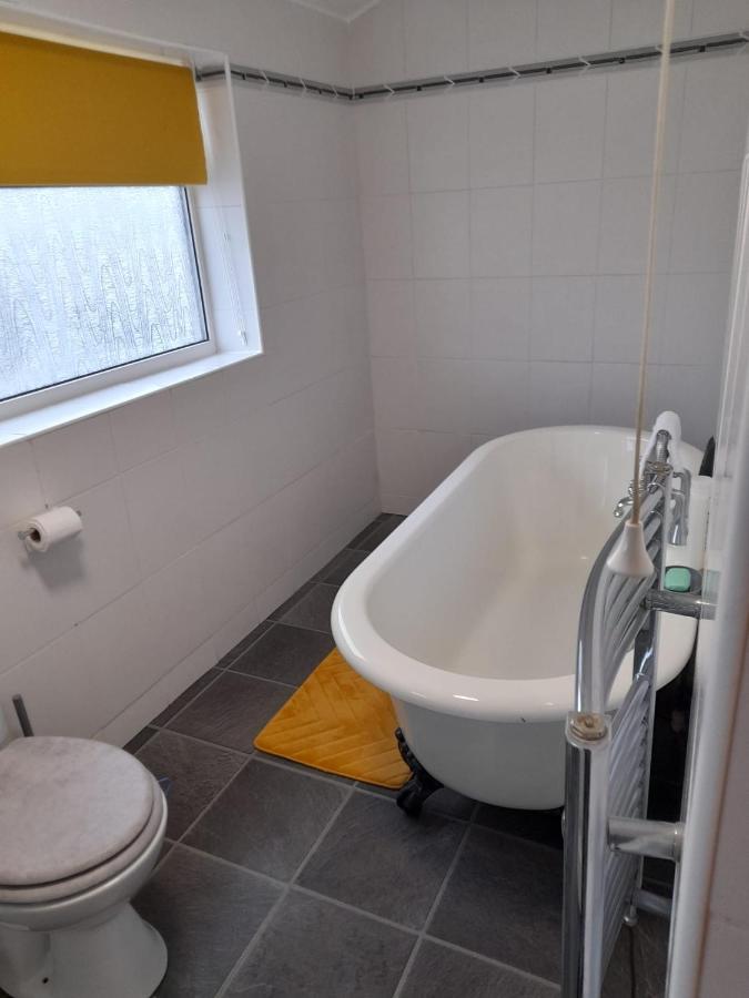 Quiet 3 Bed Close To The A1 뉴턴에이클리프 외부 사진