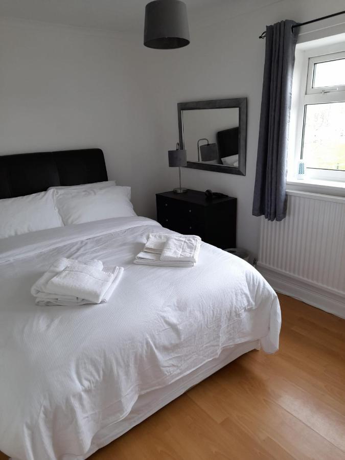 Quiet 3 Bed Close To The A1 뉴턴에이클리프 외부 사진