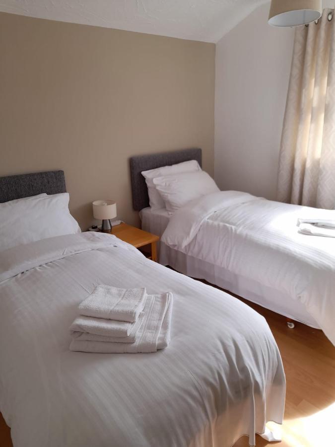 Quiet 3 Bed Close To The A1 뉴턴에이클리프 외부 사진